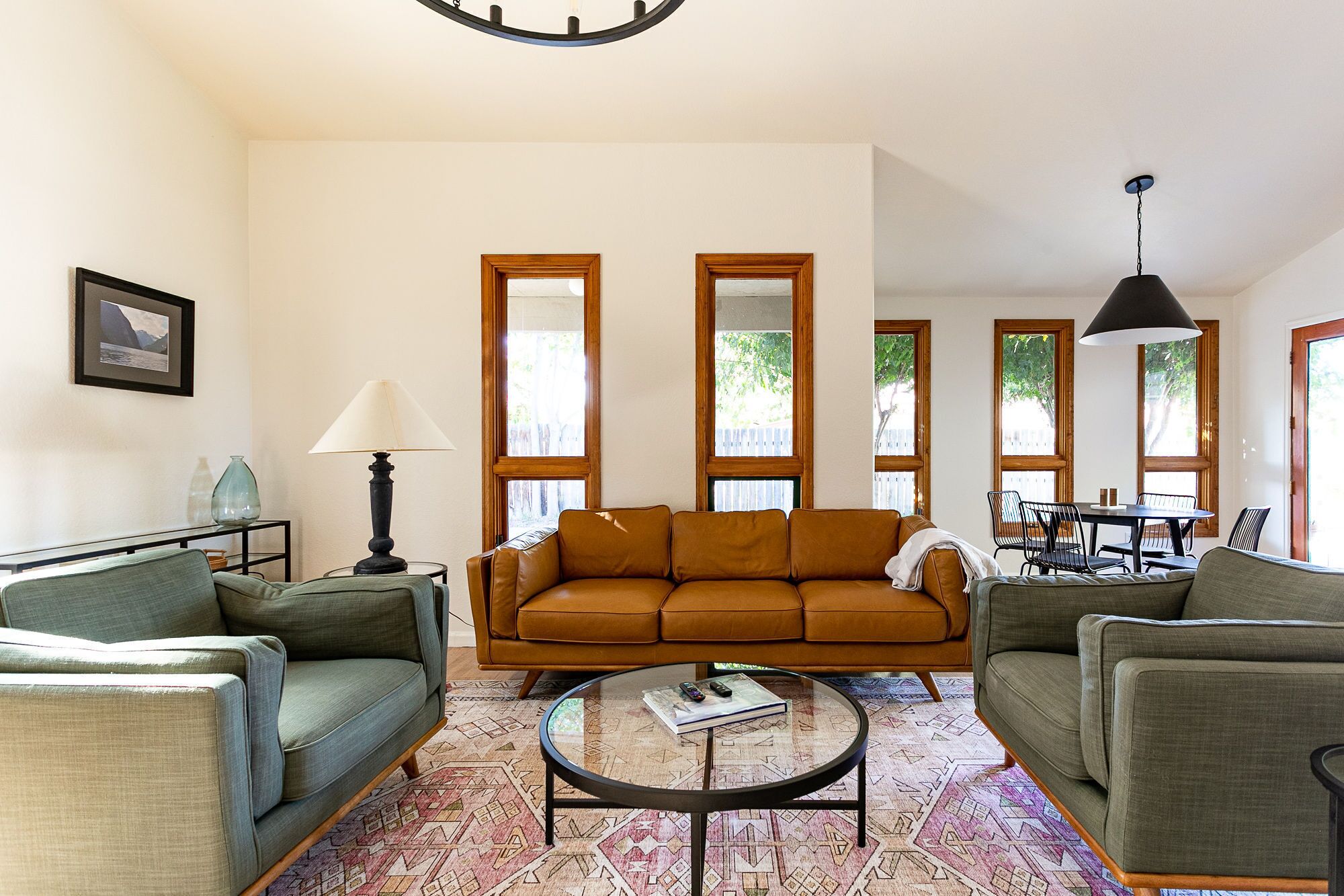 Smart-TV, Kamin, Bücher