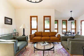 Téléviseur connecté, foyer, livres