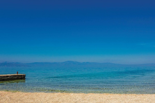 Una spiaggia nelle vicinanze