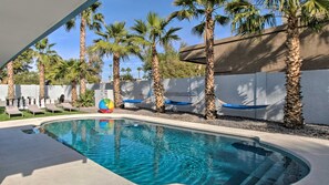 A heated pool - Massive Yard with Heated Pool, Modern Private Home (Phoenix)