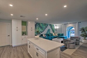 Smart TV, table football, ping pong, stereo