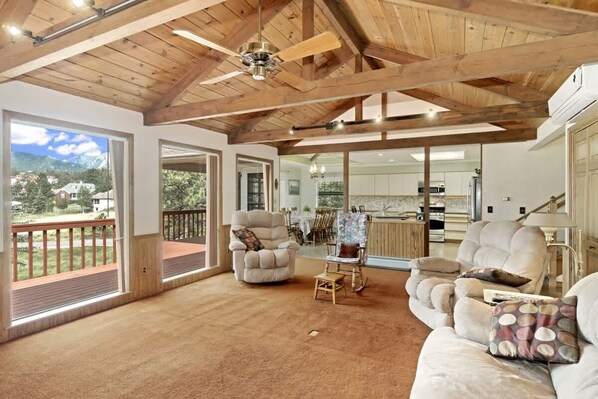 Smart TV, fireplace, DVD player, offices