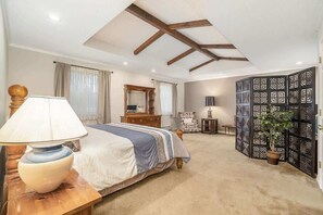 4 bedrooms, iron/ironing board, free WiFi, bed sheets