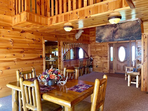 Lodge on 100 Secluded Acres in Hocking Hills