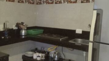 Standard Apartment | Private kitchen | Fridge, microwave, dishwasher, coffee/tea maker