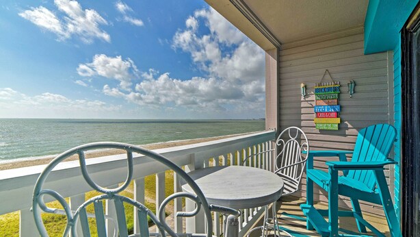 Property grounds - Oceanfront Corpus Christi Condo: Resort Perks! (Corpus Christi)