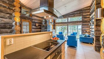 Kühlschrank, Mikrowelle, Geschirrspüler, Kochgeschirr/Geschirr/Besteck