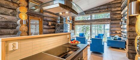 Jääkaappi, mikroaaltouuni, astianpesukone