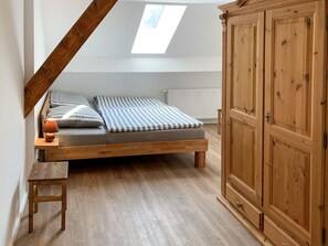 1 dormitorio, cuna de viaje, wifi gratis y ropa de cama