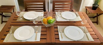 Modern & Homey Condo-Close to Centre+Fee parking