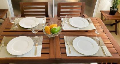 Modern & Homey Condo-Close to Centre+Fee parking