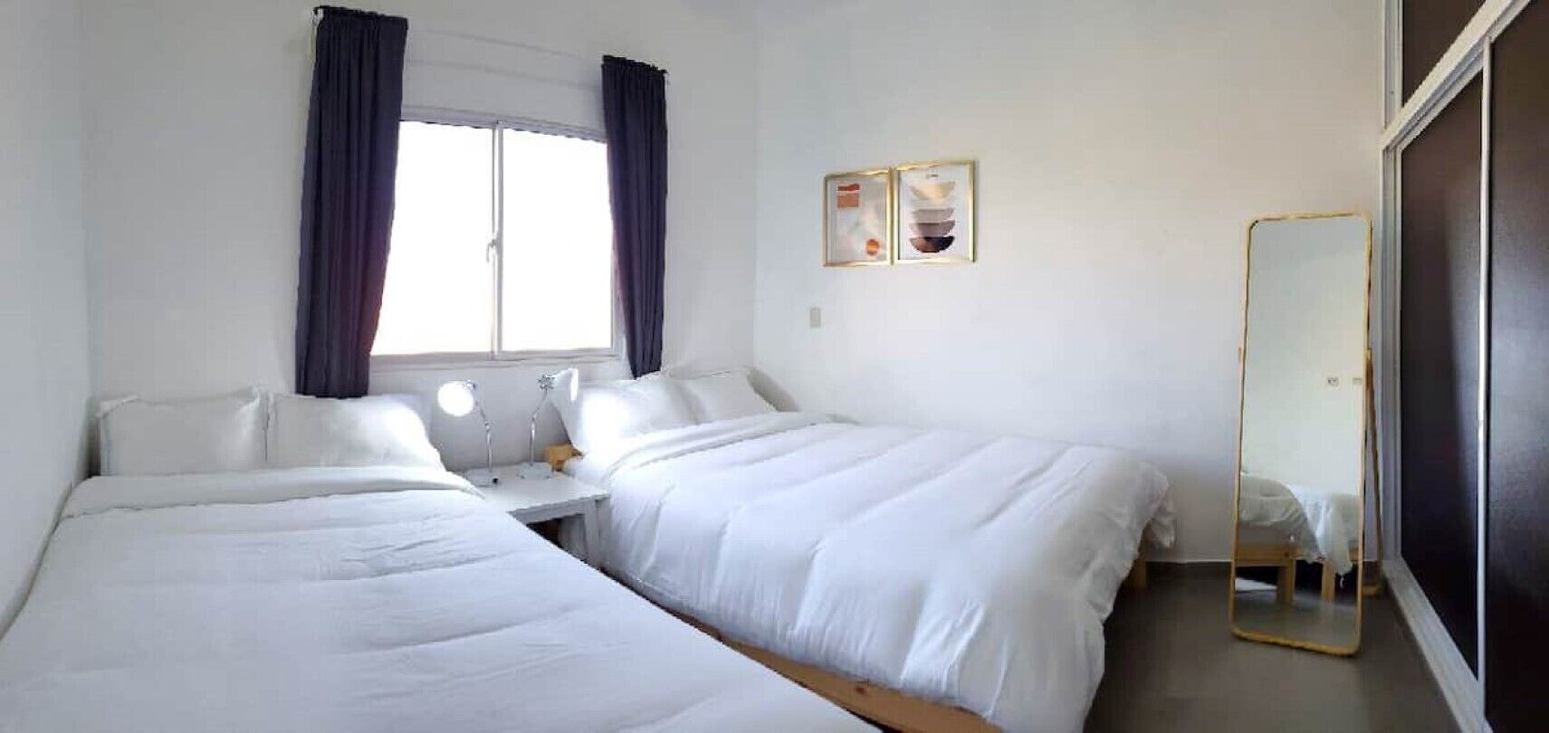 2 slaapkamers, een bureau, een strijkplank/strijkijzer, gratis wifi