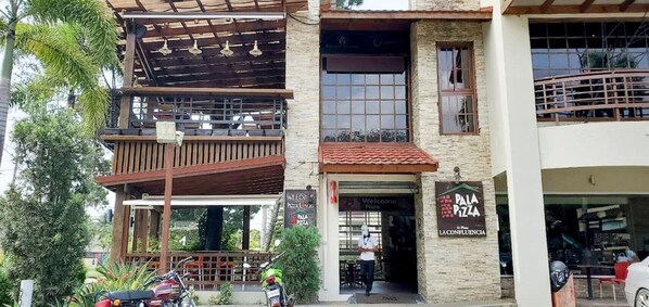 Exterior - Modern & Homey Condo-Close to Centre+Fee parking (Jarabacoa)