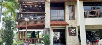 Modern & Homey Condo-Close to Centre+Fee parking