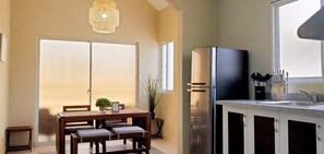 Fridge, microwave, oven, stovetop - Modern & Homey Condo-Close to Centre+Fee parking (Jarabacoa)