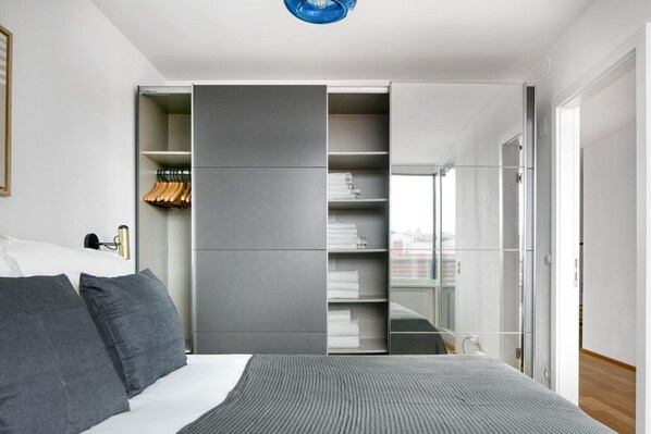 1 bedroom, iron/ironing board, WiFi, bed sheets - Lovely Mariahilf 1BR w/ Elevator + Terrace, near park, U4, by Blueground (Vienna)