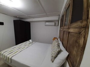 Basic-Apartment | 1 Schlafzimmer, Bügeleisen/Bügelbrett, kostenloses WLAN, Bettwäsche