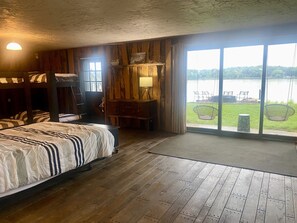 4 bedrooms, desk, iron/ironing board, travel cot - Spectacular Lake Home on Locke Lake in Monticello! (Monticello)