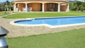 A house with a swimming pool, a patio with chairs, and a stone pathway. - Rei Sole (REI305) by Interhome (Costa Rei)
