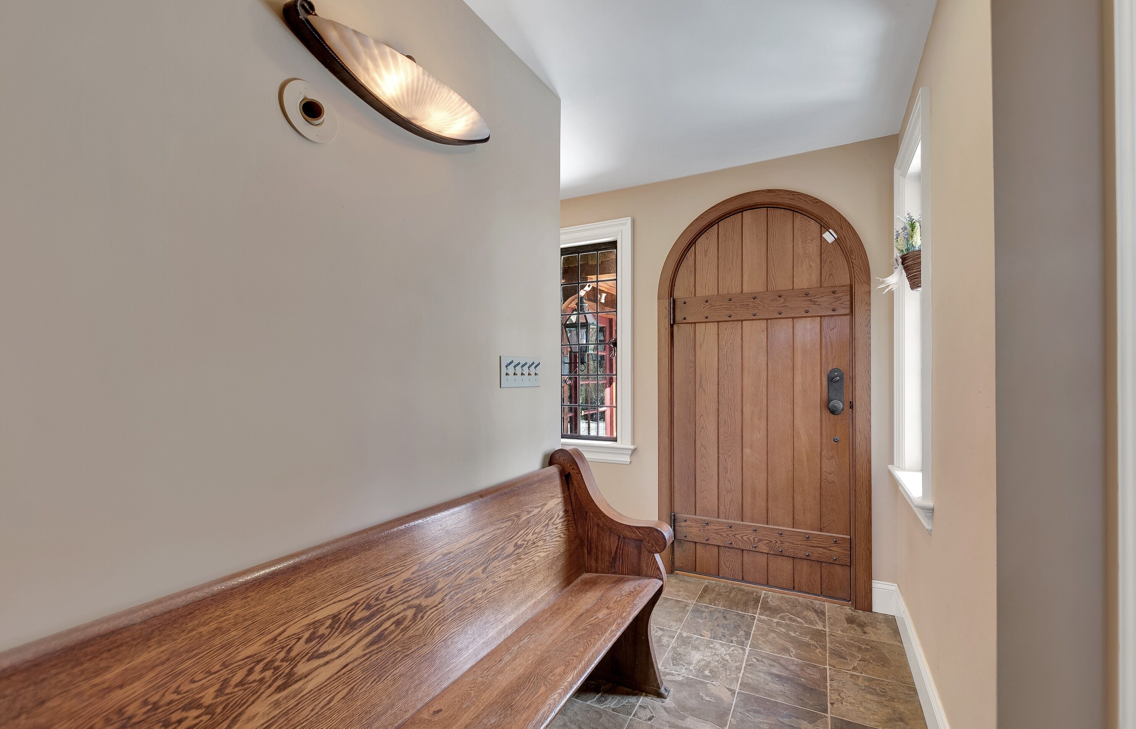 Shoreline Rustic Retreat in Foothills of North Branford