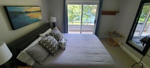 3 bedrooms, desk, iron/ironing board, travel cot