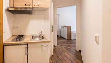 Een koelkast, een magnetron, een kookplaat