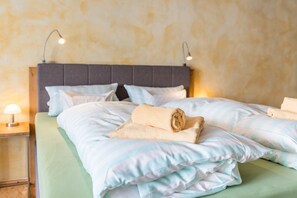 Free WiFi, bed sheets - Vacation Studio "Grünspecht" with Wi-Fi, Garden & Terrace (Überlingen)