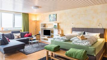 Free WiFi, bed sheets