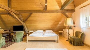 4 bedrooms, iron/ironing board, bed sheets