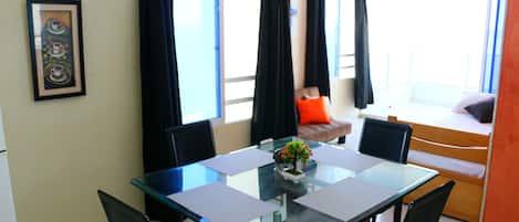 Télévision LCD de 32 pouces avec chaînes par câble, télévision