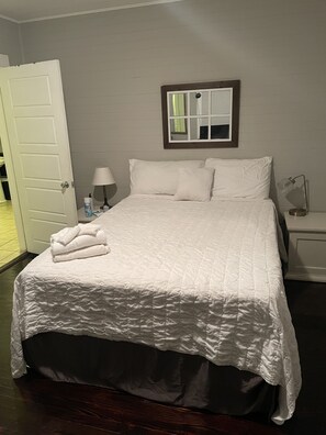 3 bedrooms, in-room safe, desk, iron/ironing board - Urban Respite minutes from downtown Greenville, SC (Greenville)