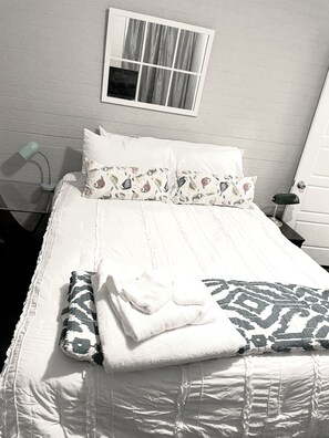2 bedrooms, in-room safe, desk, iron/ironing board