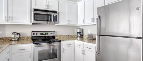 Refrigerador, microondas, horno y lavavajillas