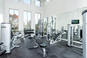 Fitness facility - Dreamy Santa Clara 2BR w/ Gym, Pool & W/D, walk to Safeway, by Blueground (Santa Clara)