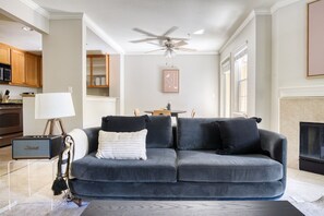 TV, stereo - Dreamy Santa Clara 2BR w/ Gym, Pool & W/D, walk to Safeway, by Blueground (Santa Clara)