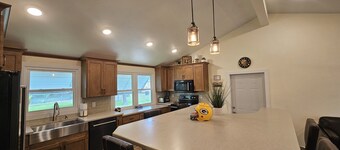 Packer themed, renovated 3 bedroom, 2 1/2 bath home- Lambeau Field 12 min walk.