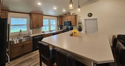 Packer themed, renovated 3 bedroom, 2 1/2 bath home- Lambeau Field 12 min walk.