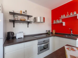Fridge, microwave, oven, coffee/tea maker