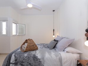 2 chambres, fer et planche à repasser, accès à Internet, literie fournie