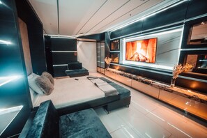 Premium bedding, Select Comfort beds, minibar, in-room safe - 1Million Suites (Medellín)