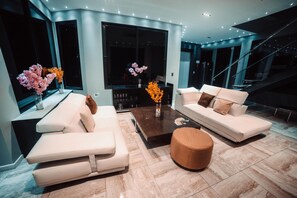 Living area - 1Million Suites (Medellín)