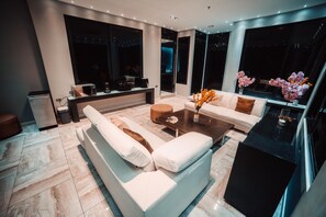 Living area - 1Million Suites (Medellín)
