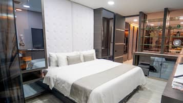 Deluxe Triple Room, 3 Bedrooms, City View | Premium bedding, Select Comfort beds, minibar, in-room safe