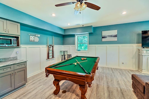 Lakefront Family Escape w/ Fire Pit & 2 Decks!