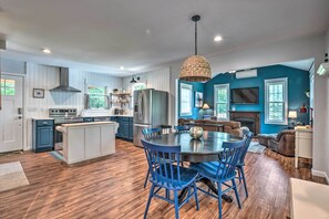 Dining - Peaceful Virginia Cabin - Fish, Tube, Boat, Etc! (Edinburg)