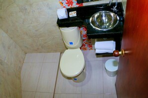 Basic-Apartment | Badezimmer | Dusche, Regendusche