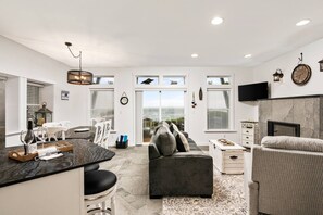 Smart TV, fireplace - Expansive Ocean Views From Home and Hot Tub, Pet Friendly, Private Deck, Fireplace, Steps From Beach (Depoe Bay)