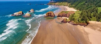 Expansive Ocean Views From Home and Hot Tub, Pet Friendly, Private Deck, Fireplace, Steps From Beach