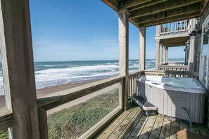 Outdoor spa tub - Amazing Ocean Front Views, Pet Friendly, Hot Tub, Jacuzzi, Fireplace, Deck w/ BBQ, Steps from Ocean (Depoe Bay)