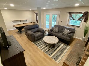 Smart TV, fireplace, video games, DVD player - Elegant view at Longwood Cabin (Lenoir)